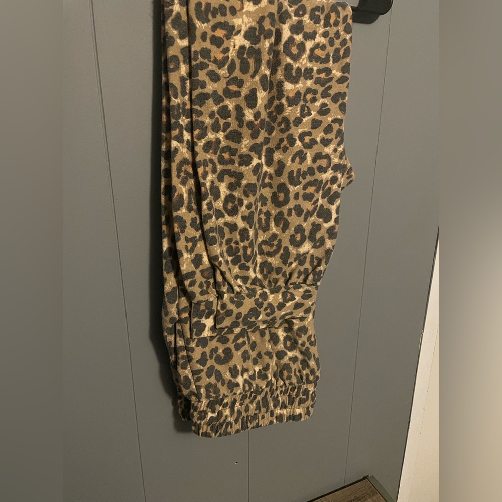 Zenana leopard jogger